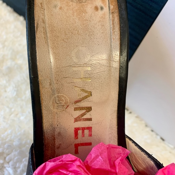 Authentic Chanel cap toe mules - Picture 2 of 7